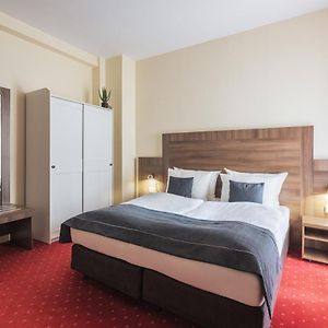 Standard Zimmer mit Kingsize-Bett